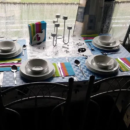 Appartement Toller-gemuetlicher-wohnwagen-300-meter-vom-meer-incl-strandkorb