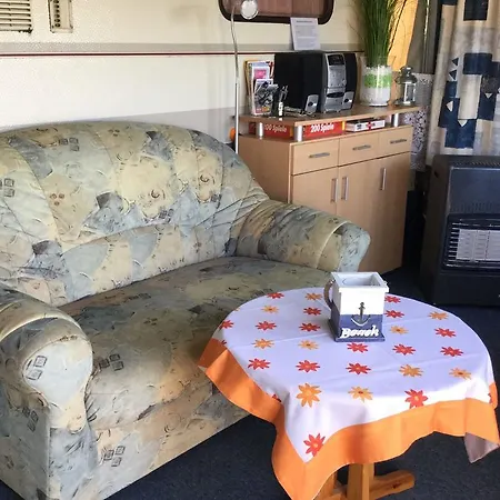 Appartement Toller-gemuetlicher-wohnwagen-300-meter-vom-meer-incl-strandkorb