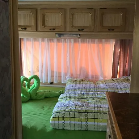 Toller-gemuetlicher-wohnwagen-300-meter-vom-meer-incl-strandkorb Appartement Grömitz
