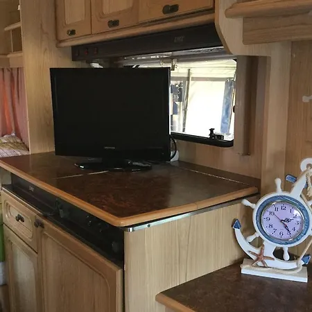 Toller-gemuetlicher-wohnwagen-300-meter-vom-meer-incl-strandkorb Appartement Grömitz