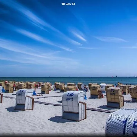 Appartement Toller-gemuetlicher-wohnwagen-300-meter-vom-meer-incl-strandkorb Grömitz