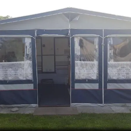 Toller-gemuetlicher-wohnwagen-300-meter-vom-meer-incl-strandkorb Appartement Grömitz